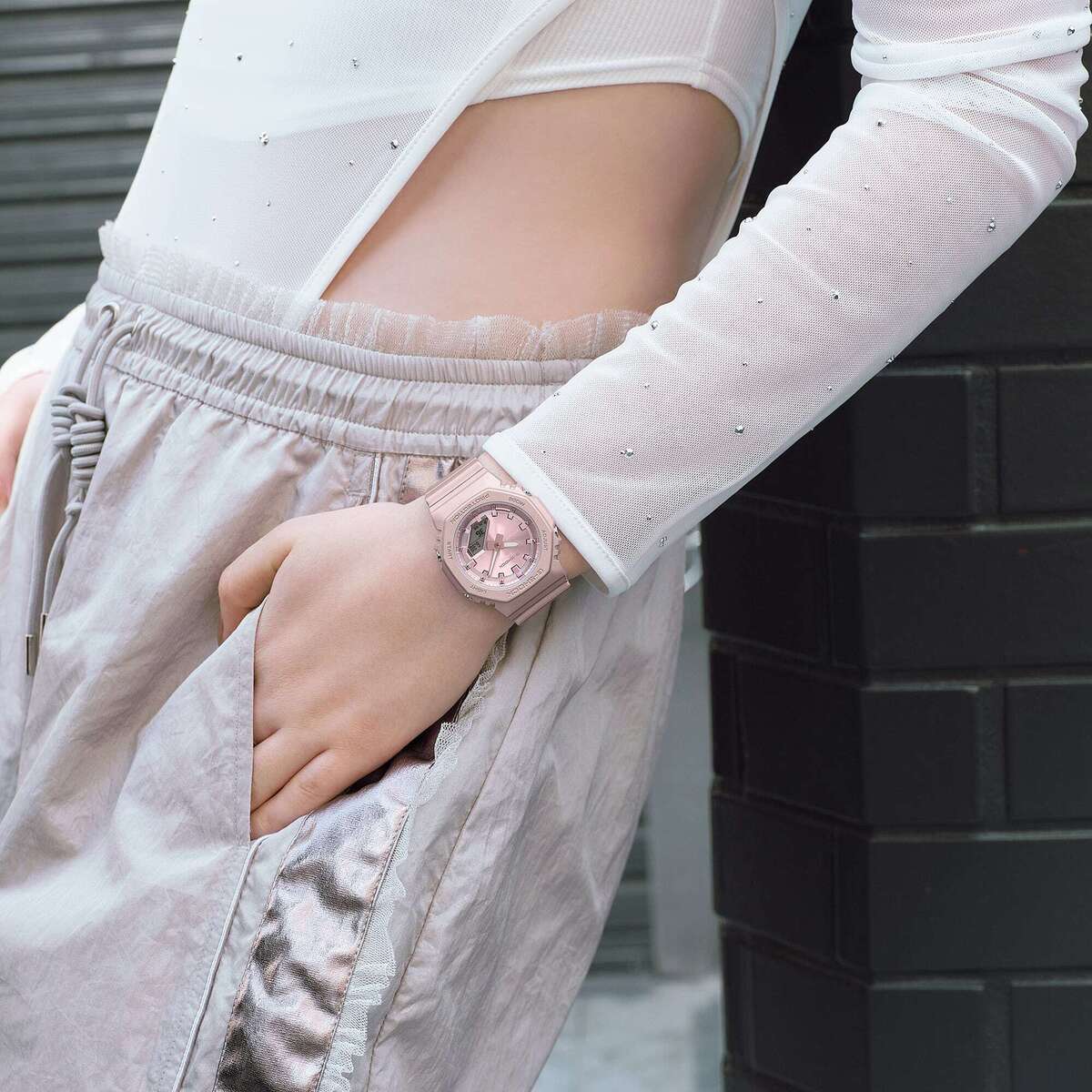 카시오 CASIO 지샥 실크 모델 캐주얼 손목 시계 GMA-P2100ST-9AJF 핑크 - 상세 이미지 2