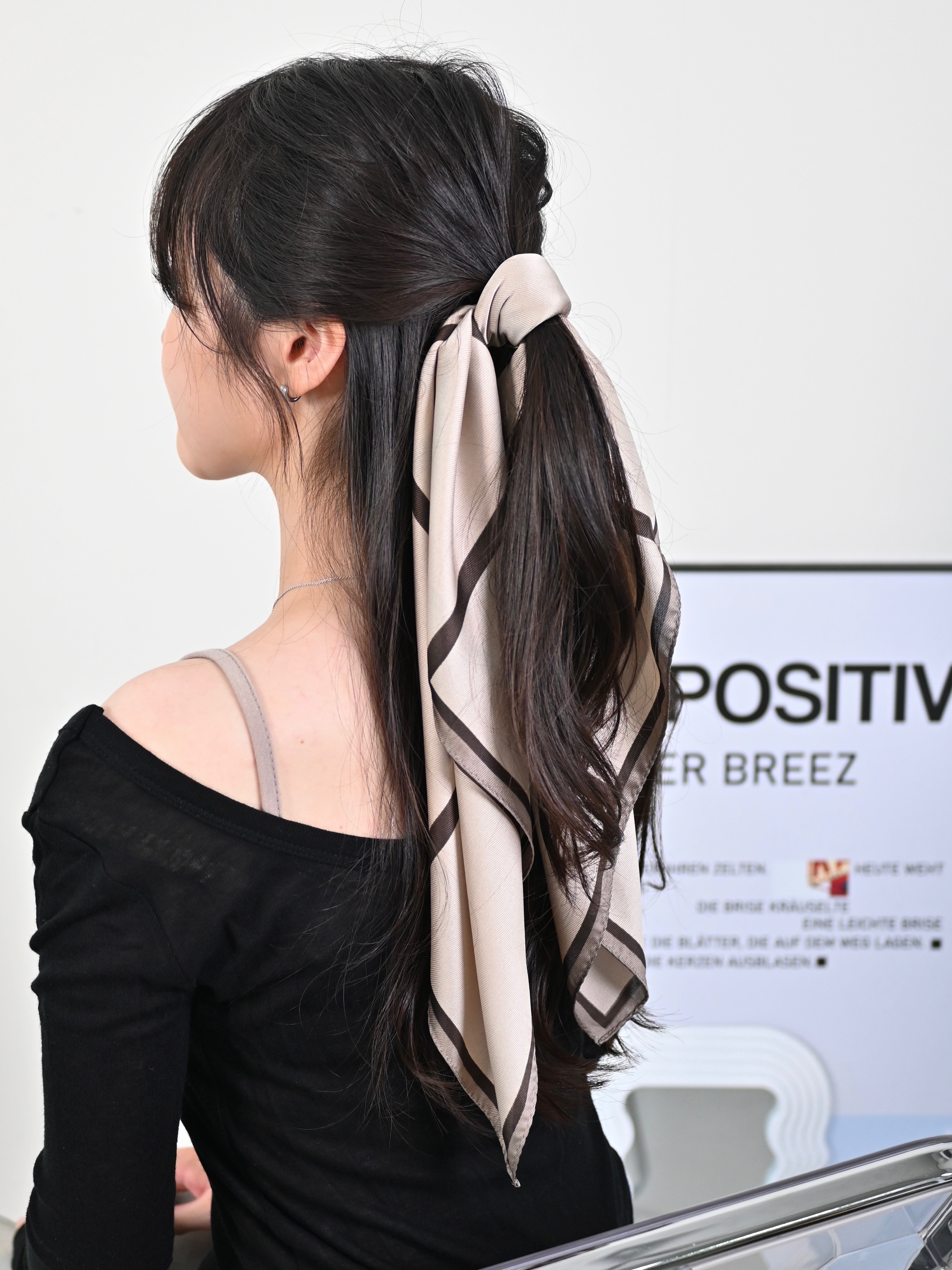 사각라인 스퀘어스카프 헤어커치프 실키 봄 가을 간절기 롱 빅 68cm x 68cm - 상세 이미지 3
