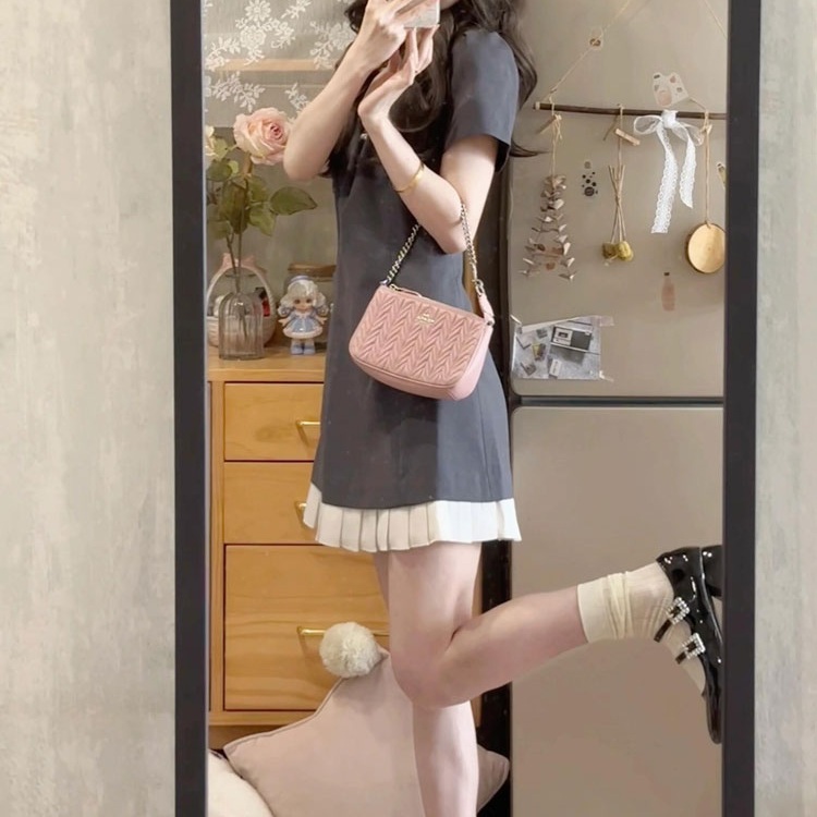 뉴진스 하니 원피스 그레이 패션위크 레이스 하객룩 의상 옷 패션 - 메인 이미지
