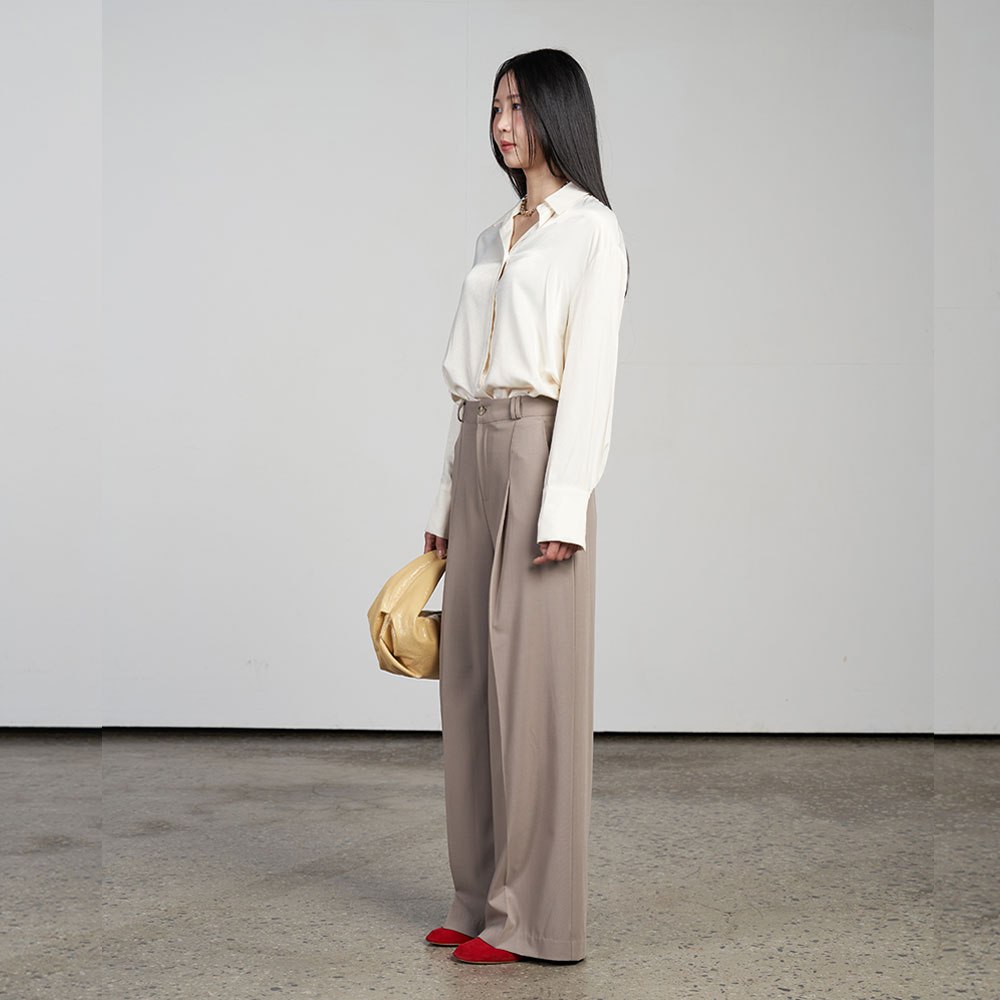 320쇼룸 에센셜 와이드 슬랙스 카키 베이지 - 상세 이미지 3