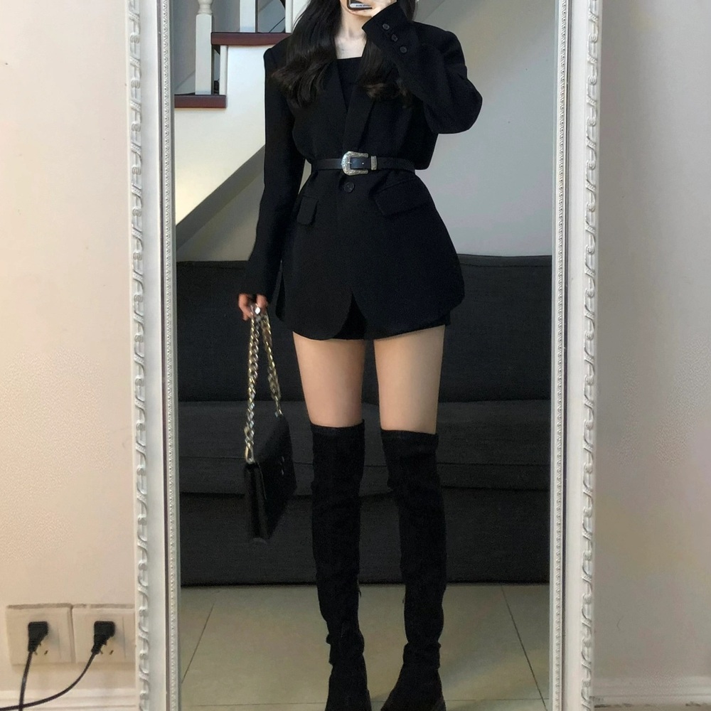 뉴진스 민지 자켓 정장 블랙 패션위크 벨트 고급진 의상 옷 패션 - 메인 이미지