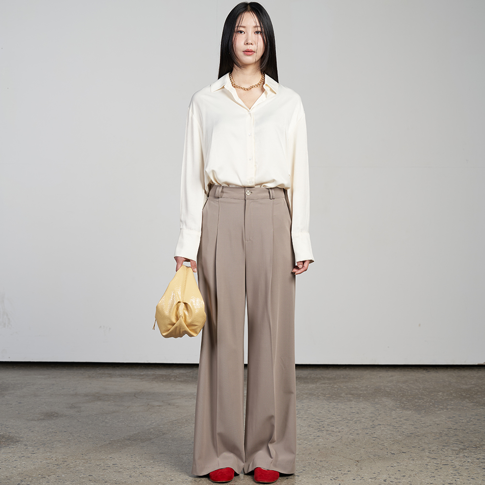 320쇼룸 에센셜 와이드 슬랙스 카키 베이지 - 상세 이미지 2