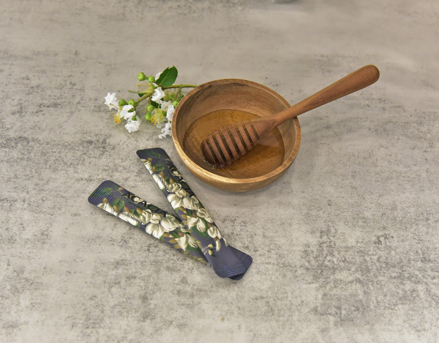 언제 어디에서나 간편하게 섭취할 수 있는 스틱형 아카시아 꿀입니다.
이지컷으로 쉽게 개봉되어 섭취가 편리합니다.