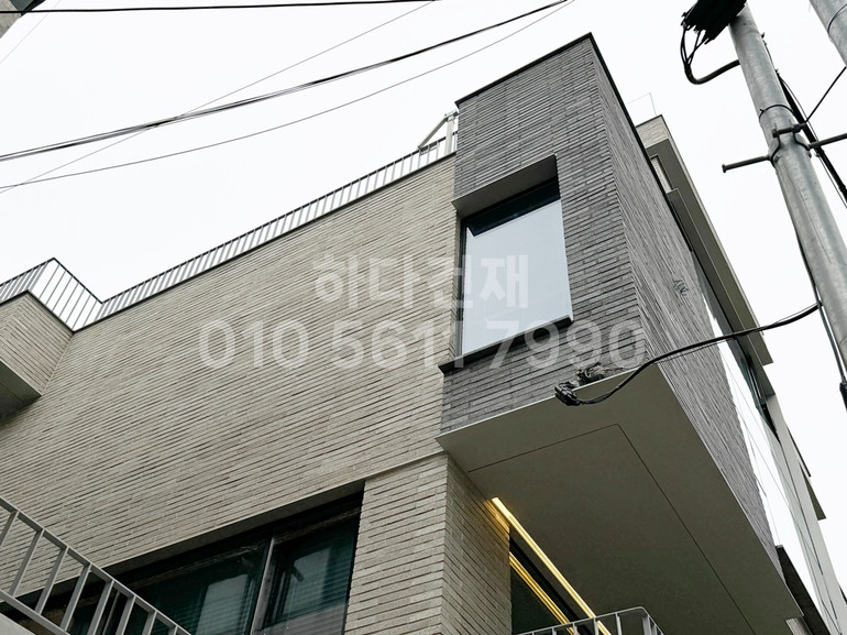 모노타일 롱와이드 500x50x17T 모던블랙, 연브라운 / 하다건재 시공사례