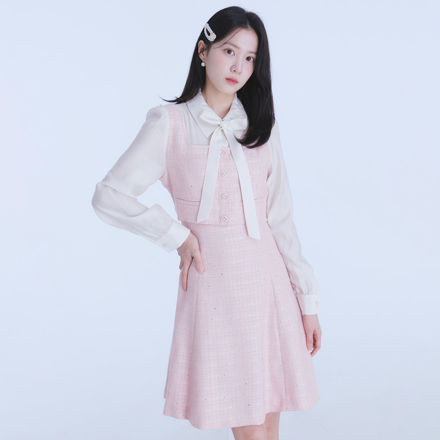 로엠 배색 트위드 미니 원피스 RMOWE49S18