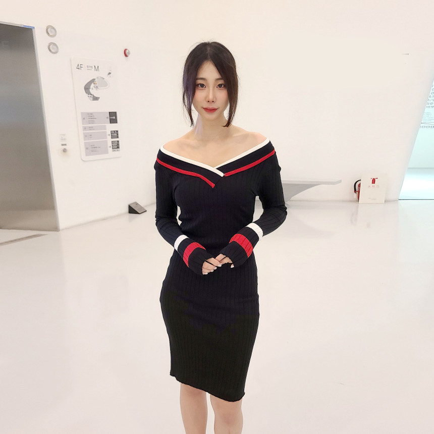 눈설 보트넥 오프숄더 골지 딱붙는 미디 원피스 가을 긴팔 니트 오피스룩 하객룩 H라인 원피스