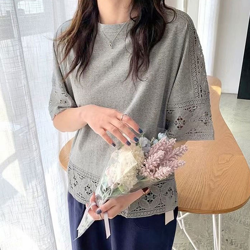 레이스 펀칭 반팔티셔츠 5부소매 중년여성 엄마옷 화이트 여자연예인 예능 패션 코디 3컬러 - 상세 이미지 2