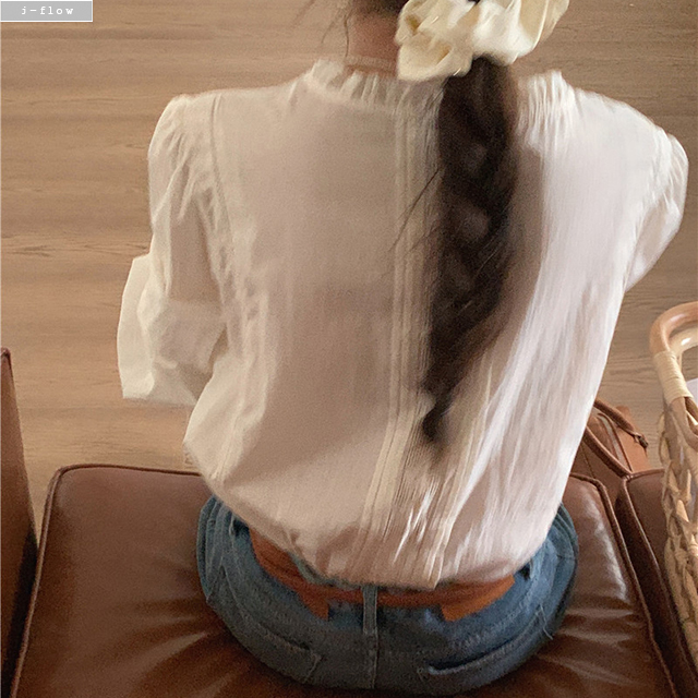 페리드 브이넥 프릴 레이스자수 루즈핏 블라우스 1col 봄 가을 코튼 퍼프 제이플로우 - 상세 이미지 5