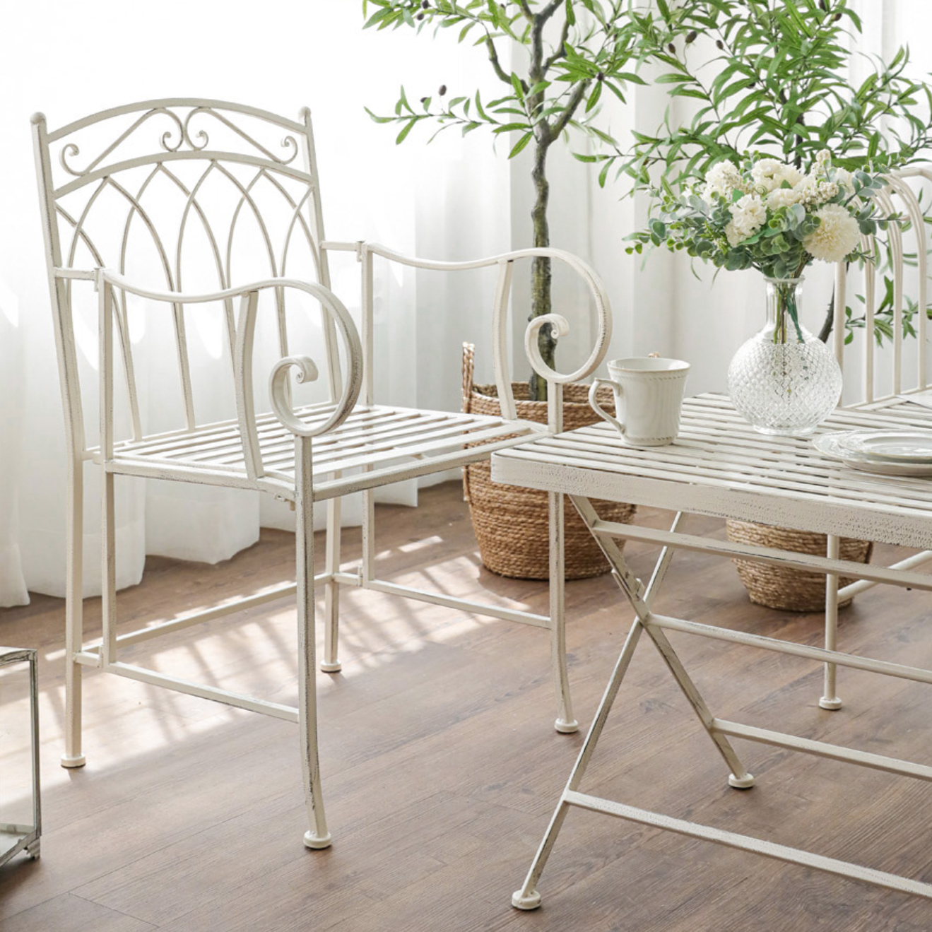마르세유 화이트 빈티지 철제 가든 카페 의자 테이블 인테리어 테라스 정원 장식 가구 싱글암체어