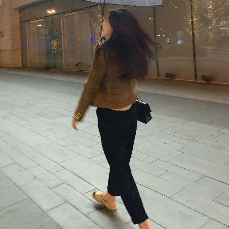 브라운 체크 노카라자켓 짧은 크롭 오피스룩 봄 가을 캐주얼정장 여친룩 데이트 패션 코디 - 상세 이미지 3