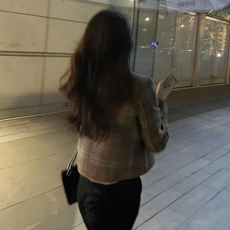 브라운 체크 노카라자켓 짧은 크롭 오피스룩 봄 가을 캐주얼정장 여친룩 데이트 패션 코디 - 상세 이미지 4