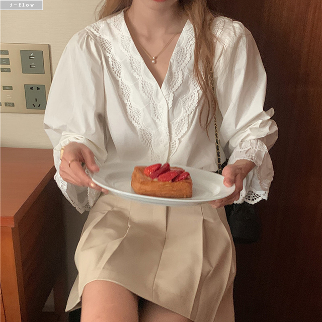 키쿠 브이넥 레이스 자수 벌룬 루즈핏 코튼 블라우스 1col 가을 봄 퍼프 제이플로우 이미지 8