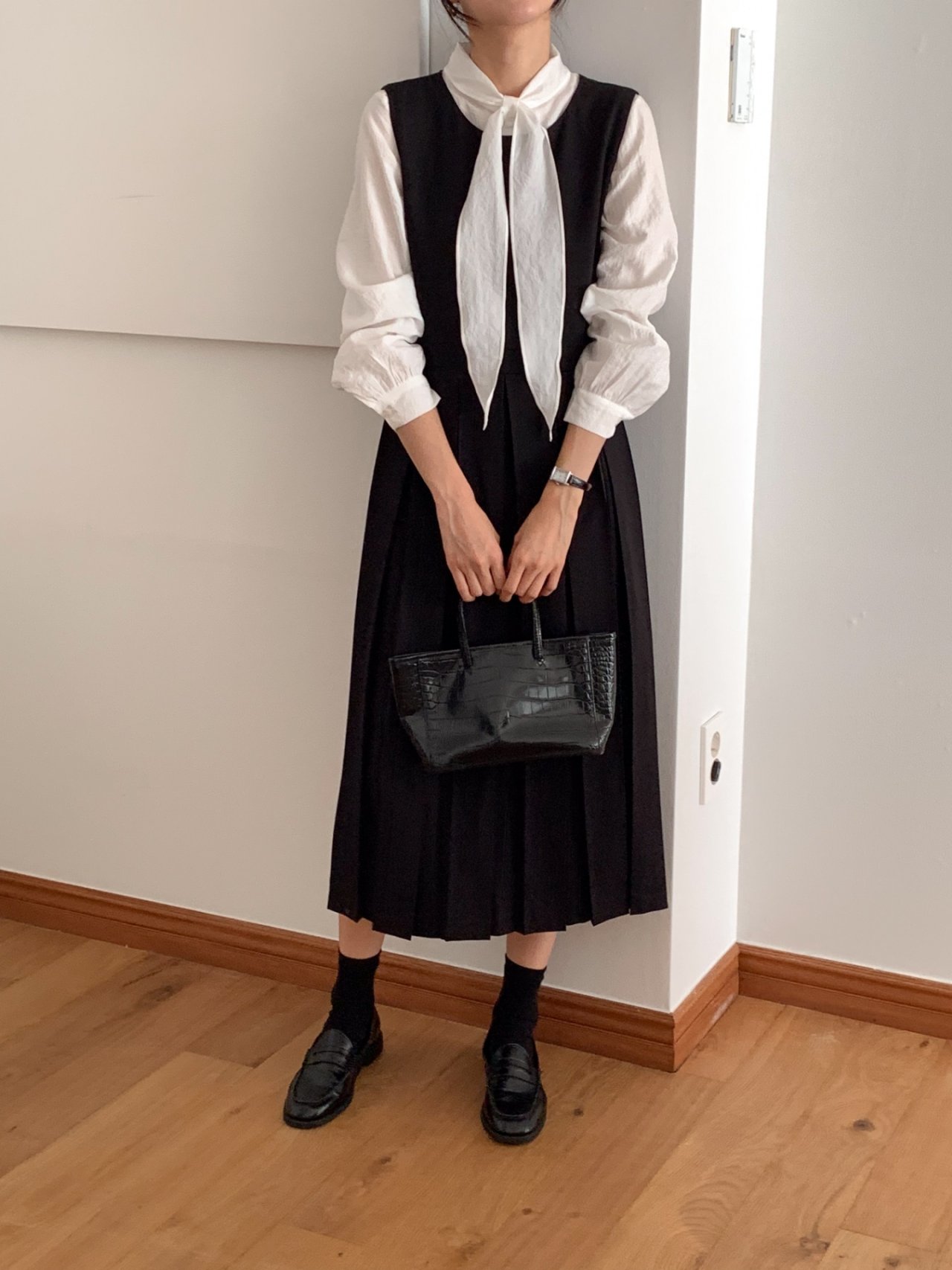 오버무드 가을 단정한 민소매 롱 나시 레이어드 핀턱 플리츠 하객룩 원피스 2color