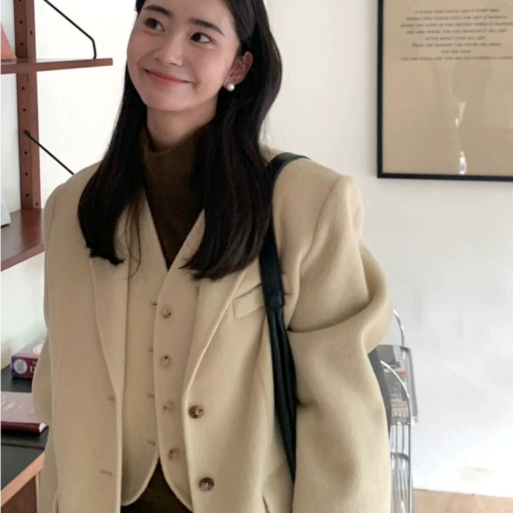 가족X멜로 9화 손나은 자켓 코트 변미래 가을 데일리 의상 옷 패션 - 메인 이미지