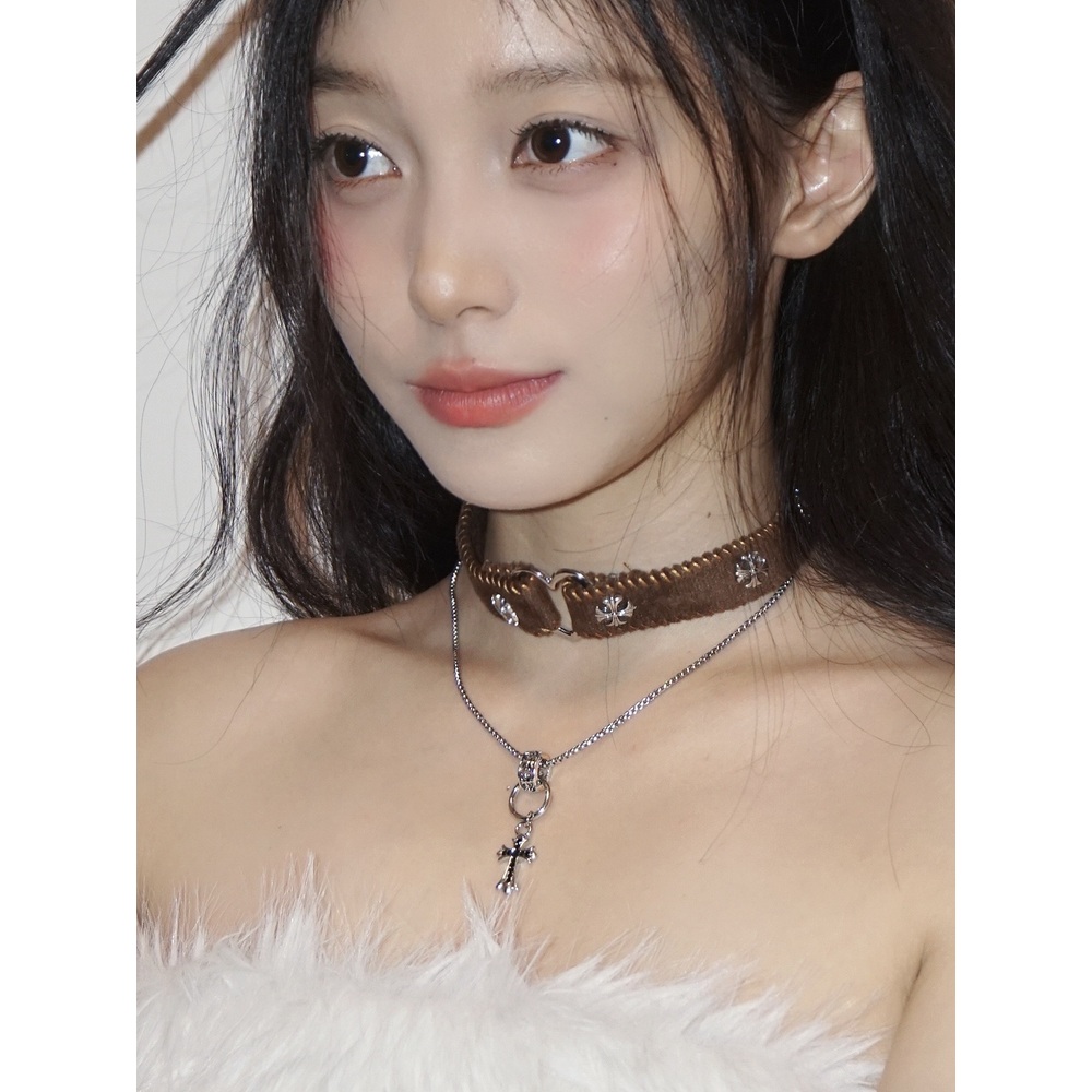 여성용 레트로 초커 목걸이 펑크 플러시 크로스 펜던트 더블 레이어 가죽 목걸이 십자가 - 상세 이미지 2