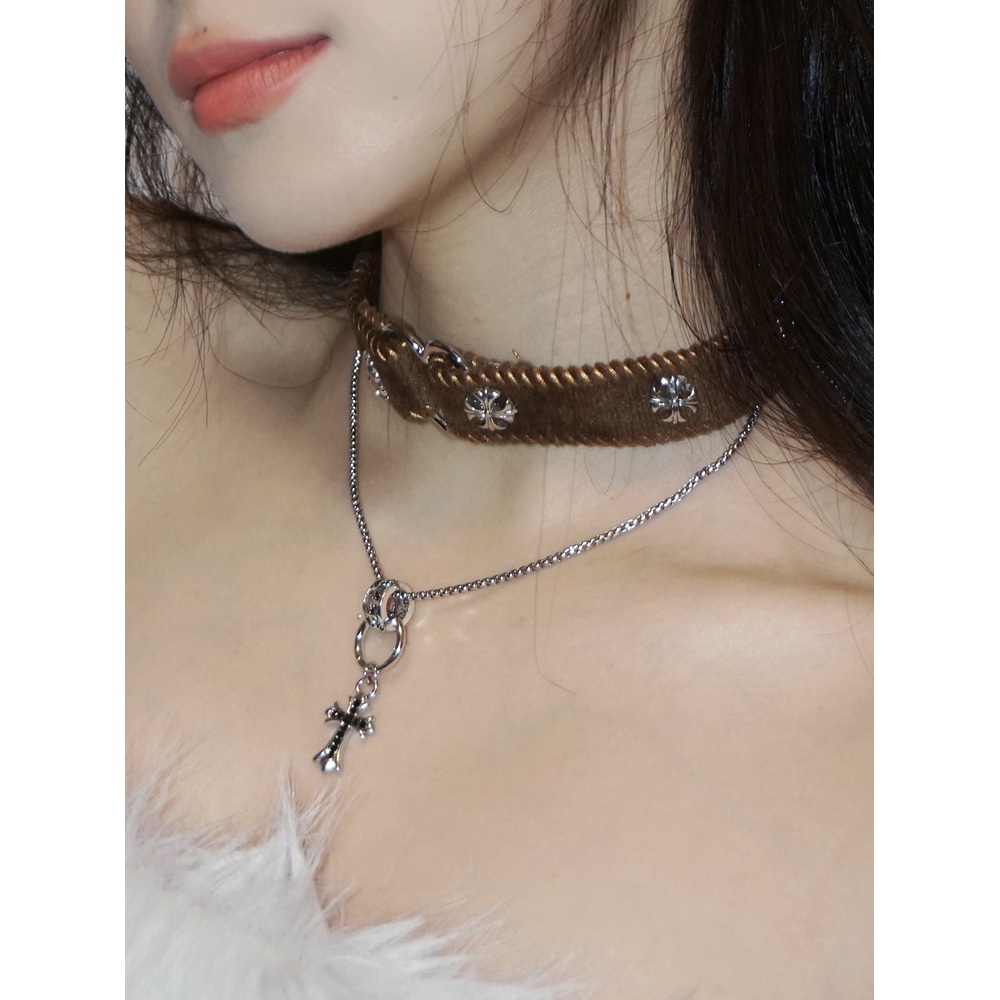 여성용 레트로 초커 목걸이 펑크 플러시 크로스 펜던트 더블 레이어 가죽 목걸이 십자가 - 상세 이미지 4