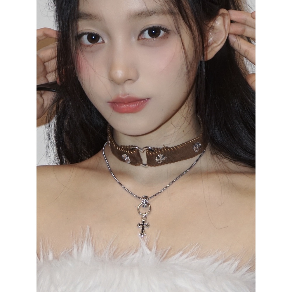 여성용 레트로 초커 목걸이 펑크 플러시 크로스 펜던트 더블 레이어 가죽 목걸이 십자가 - 상세 이미지 3