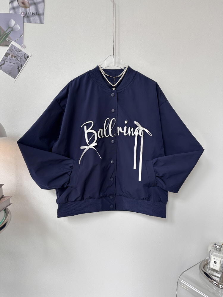 배색 자수 리본 브로치 바시티 야구 자켓