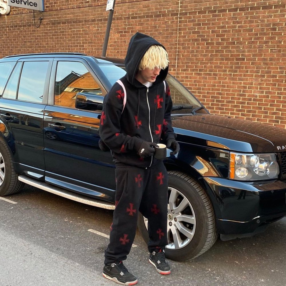 언노운 런던 UNKNOWN LONDON 크로스 라인스톤 집업 후드 블랙x레드 - 상세 이미지 3