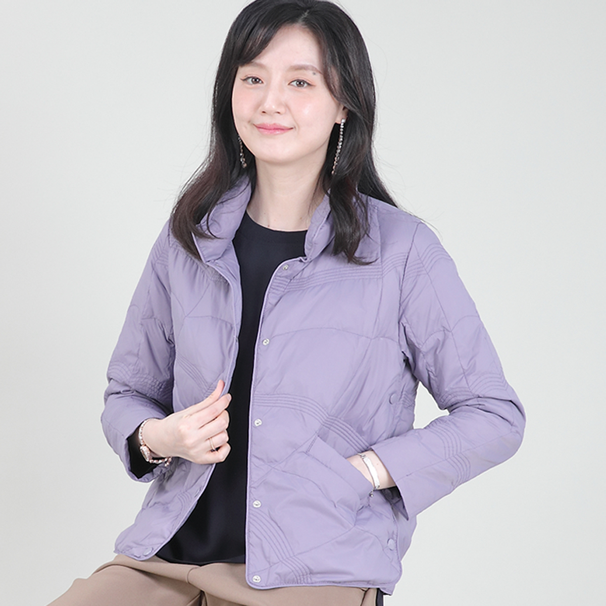 엄마옷 카라 경량 오리털 물결 누빔 똑딱이 봄 가을 초겨울 숏 패딩 재킷 J10425 - 상세 이미지 5
