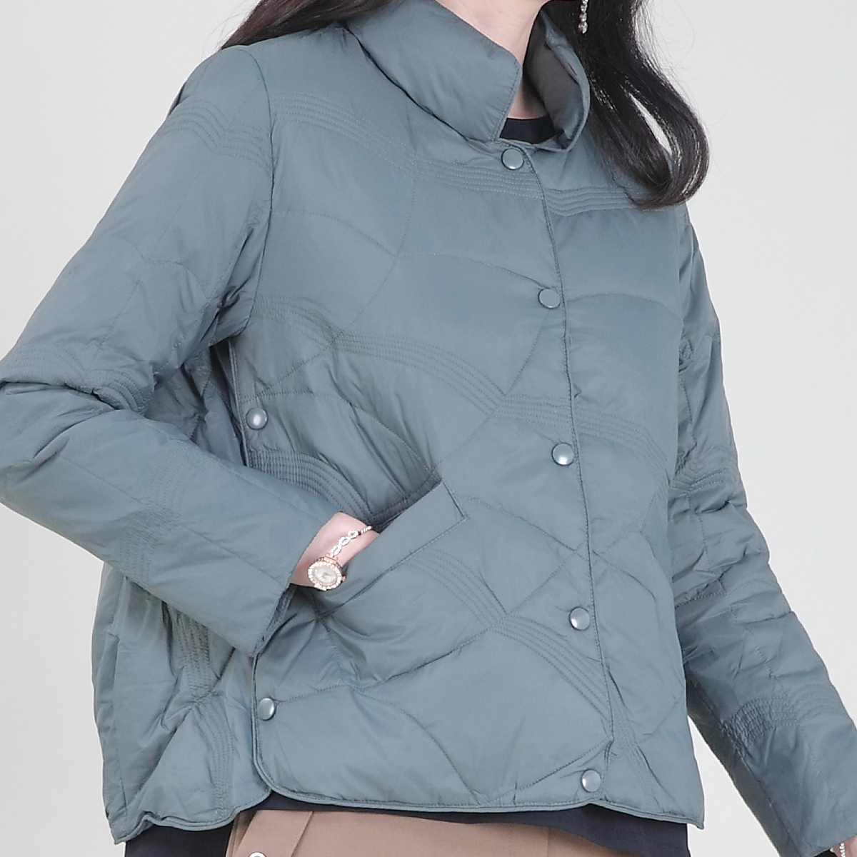 엄마옷 카라 경량 오리털 물결 누빔 똑딱이 봄 가을 초겨울 숏 패딩 재킷 J10425 - 상세 이미지 2