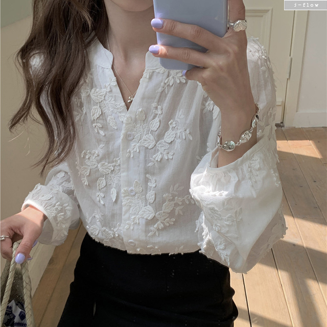 알비 플라워자수 브이넥 루즈핏 코튼 블라우스 1col 봄 여름 시스루 벌룬 제이플로우 이미지 2
