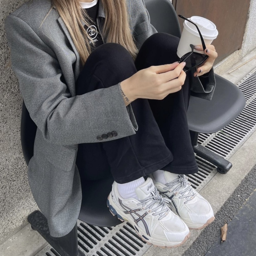 아식스 젤 카하나 8 라이트 그레이 우먼스 1012A978-022 - 상세 이미지 3