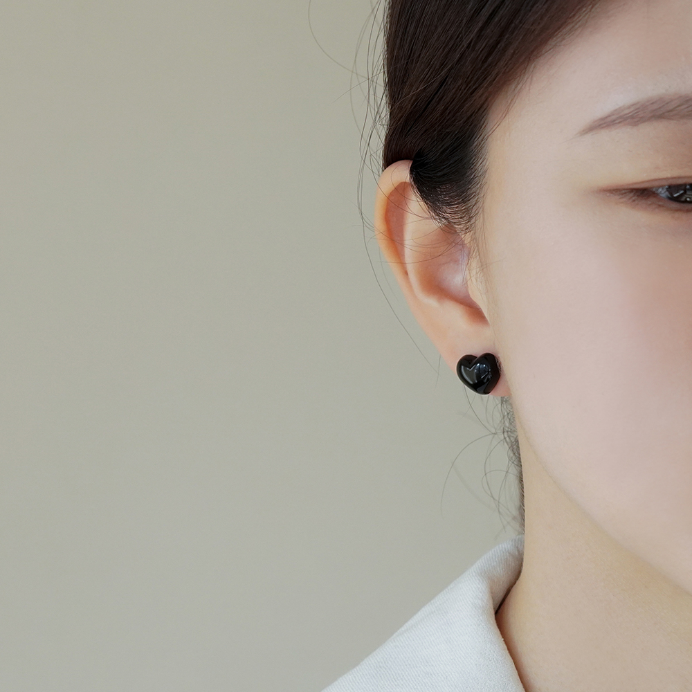 실버925 하트 통통 귀걸이 블랙 미니 볼드 - 상세 이미지 4