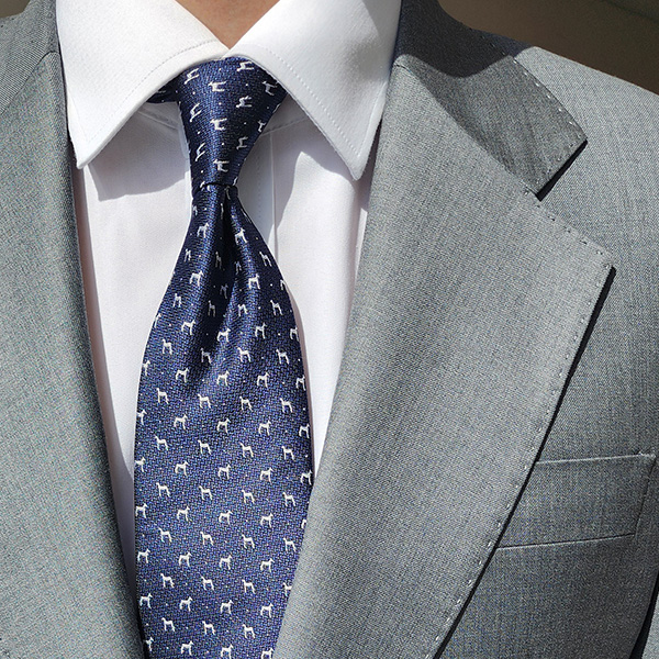 제임스핏 유럽감성 세련된 캐릭터 디자인 남성 정장 고급넥타이 네이비