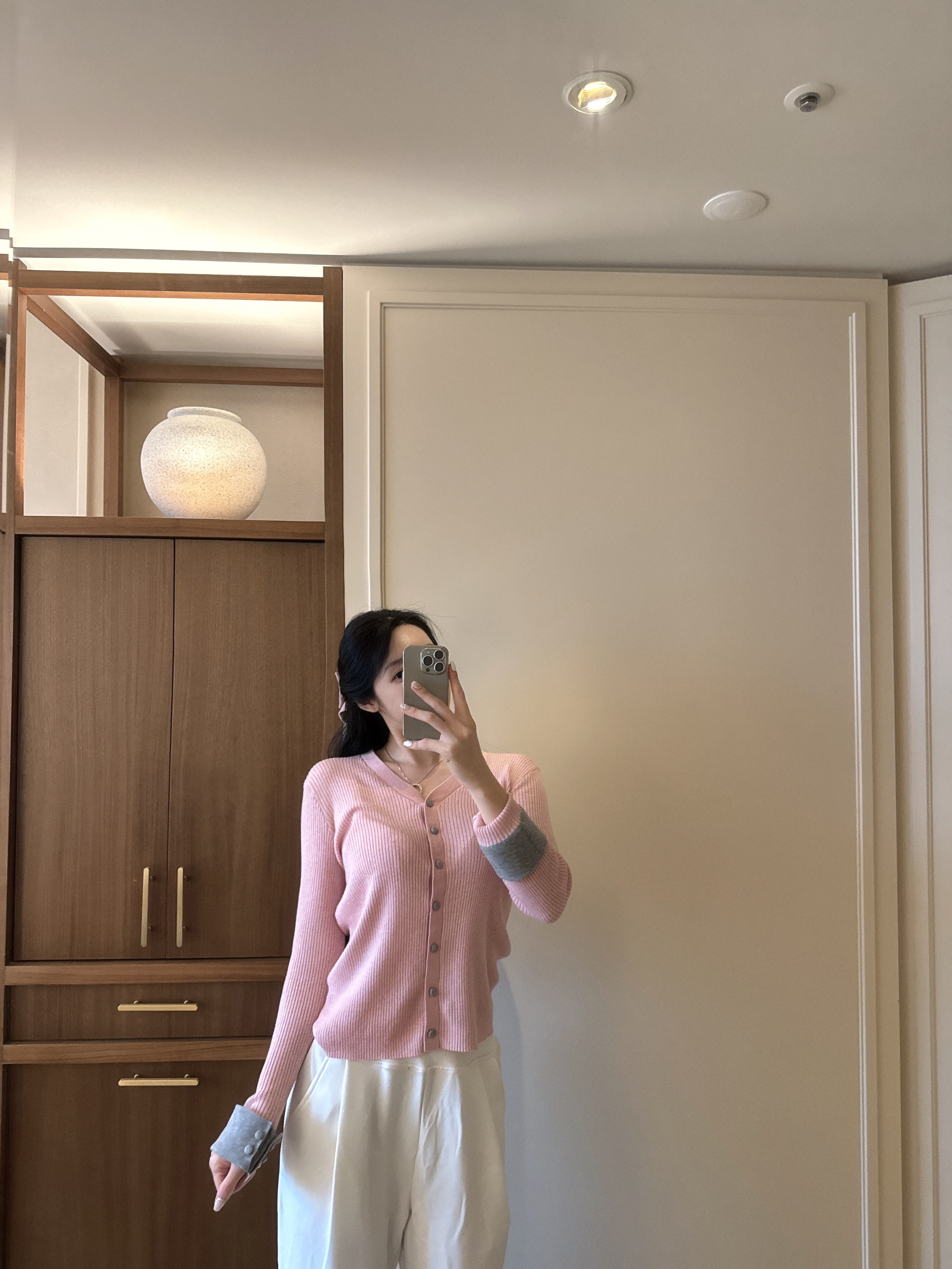 [블랙핑크/왕강추💕] 여리 소매 배색 단추 가디건 (수입) 상세 이미지 24