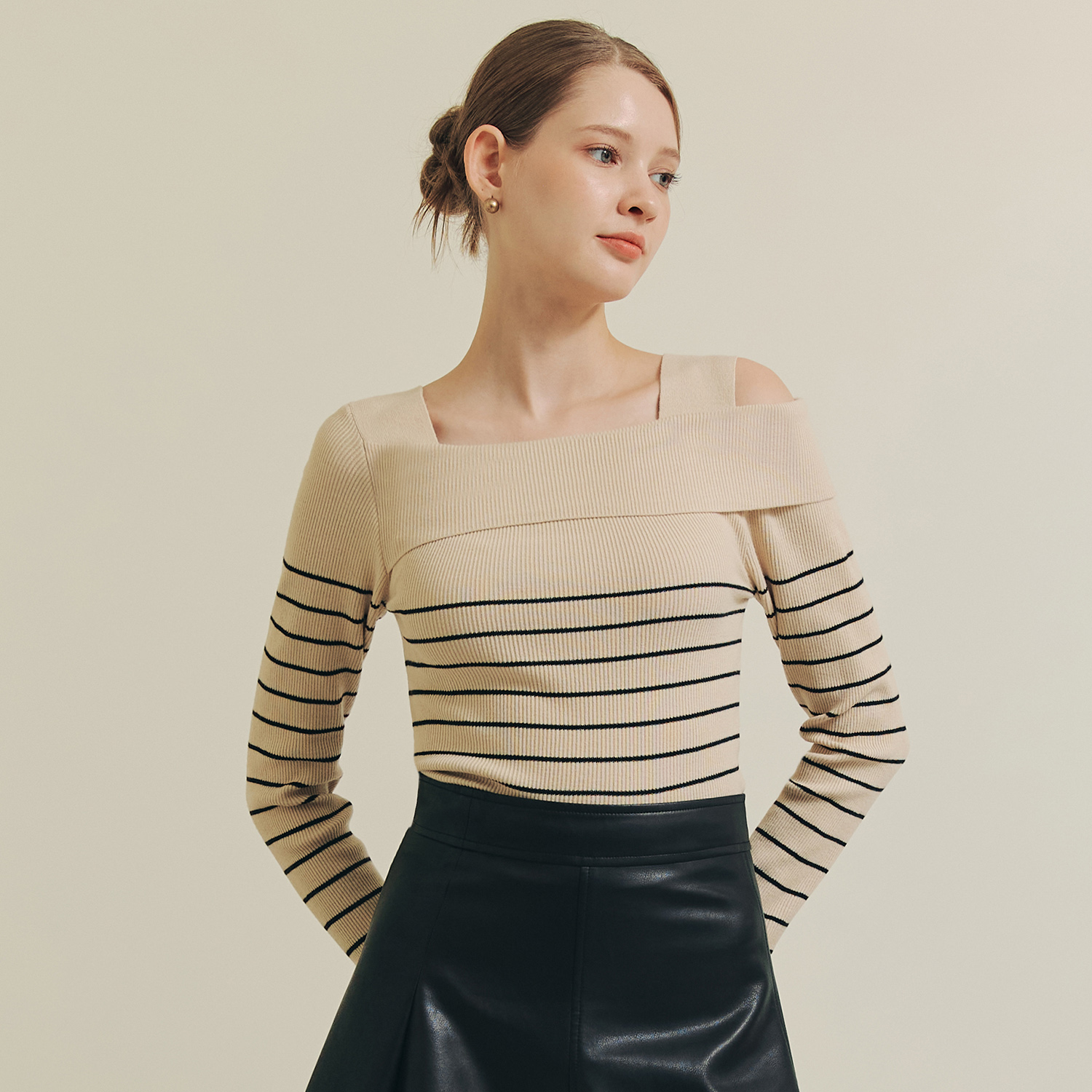 [제로스트릿][7컬러] 스트라이프 언발란스 오프숄더 스웨터 STRIPE UNBALANCE OFF SHOULDER SWEATER 이미지 6