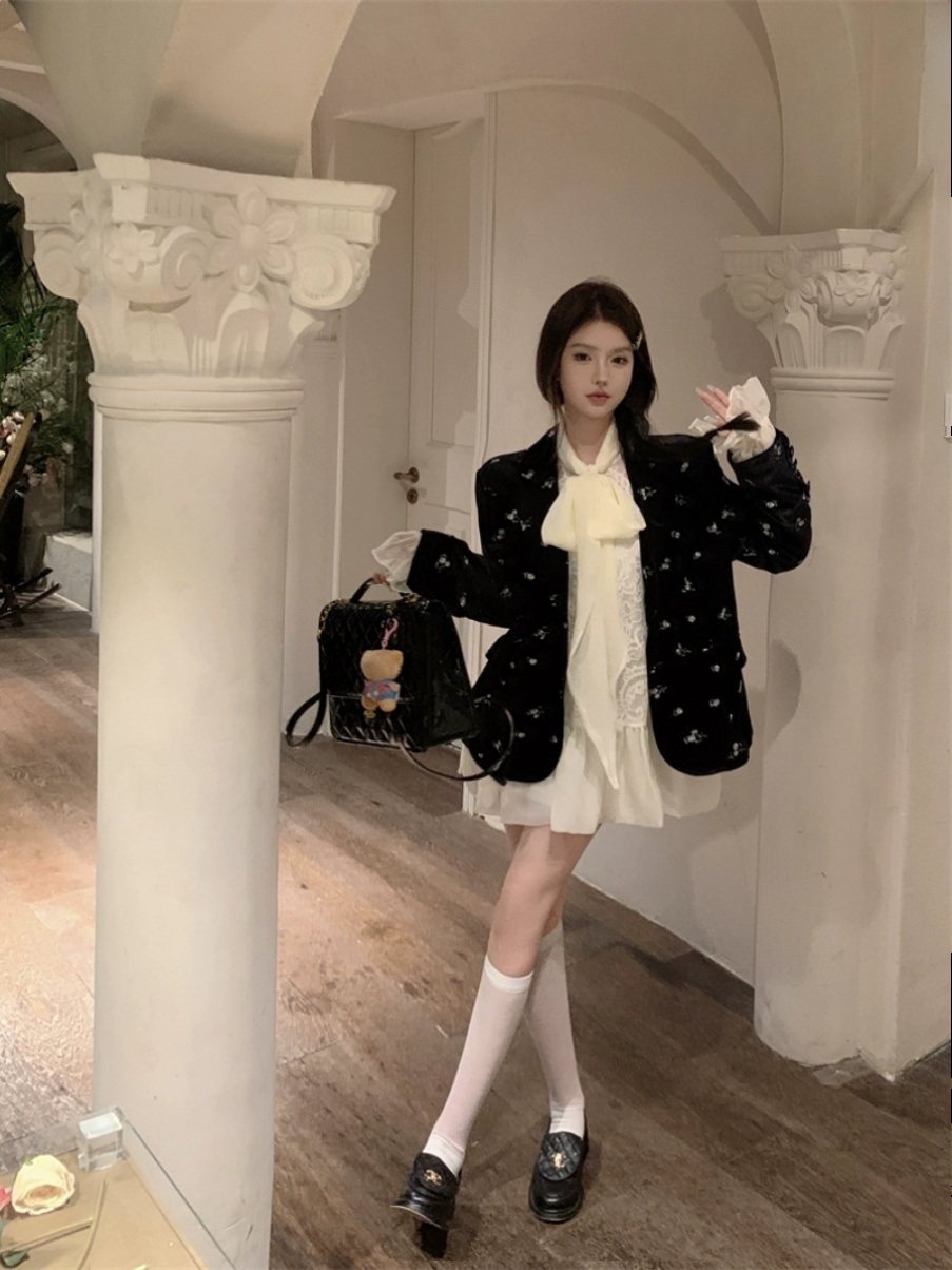 박민영 자켓 정장 인스타그램 포인트룩 루즈한 의상 옷 패션 - 상세 이미지 4