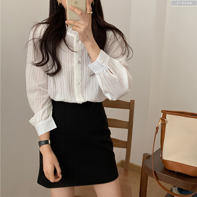 레스더 레이스자수 프릴 스탠드넥 코튼 블라우스 1col 봄 가을 로맨틱 퍼프 제이플로우 - 상세 이미지 2