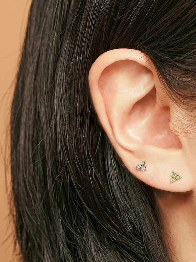 [0.8mm]14K 인터널 모이사나이트 다이아 삼각 라블렛 피어싱 귀걸이 - 상세 이미지 4