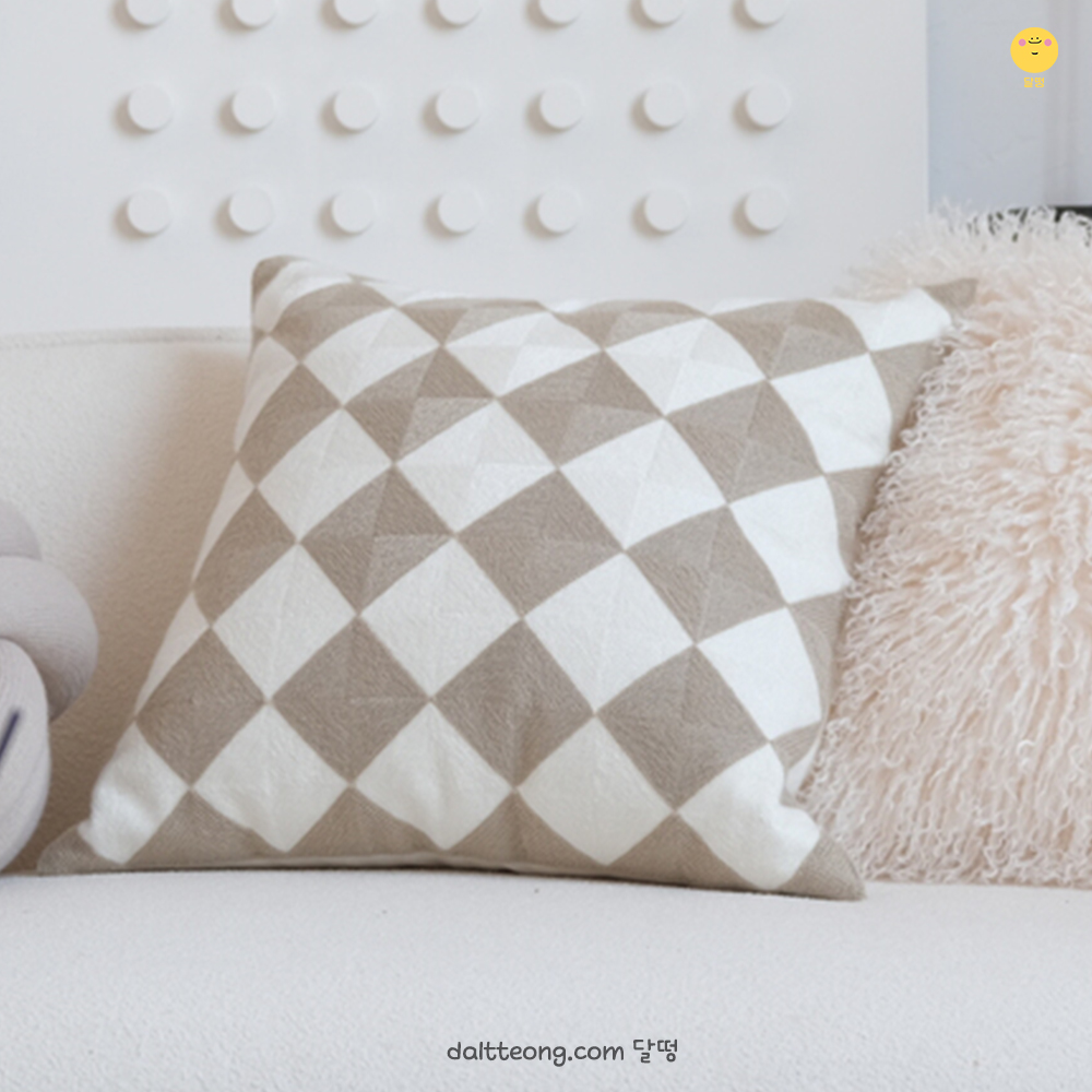 달떵 밀크티 다이아몬드 자수 거실 쇼파 쿠션 커버 침대 벨벳 패브릭 북유럽 인테리어 - 상품 이미지