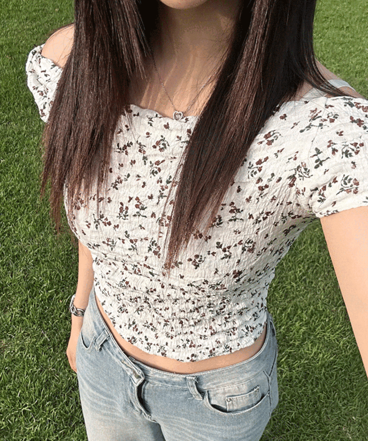 아모르 플라워 패턴 숄더 탑 : ChunkShake