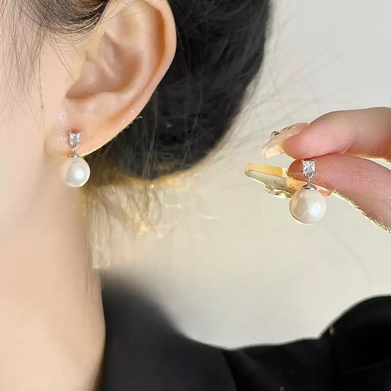 손해보기싫어서 12화 신민아 귀걸이 진주 손해영 페미닌 클래식 의상 옷 패션 - 상세 이미지 2