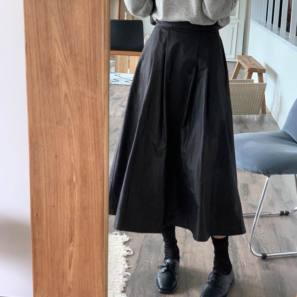 나일론 코팅 핀턱 스커트 A라인 주름 플레어 롱스커트 봄 가을 간절기룩 검정 치마 브라운 - 상세 이미지 2