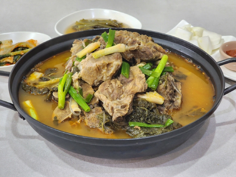 무료배송 폭탄 감자탕 3kg 대용량 밀키트 목뼈 우거지 - 상세 이미지 2