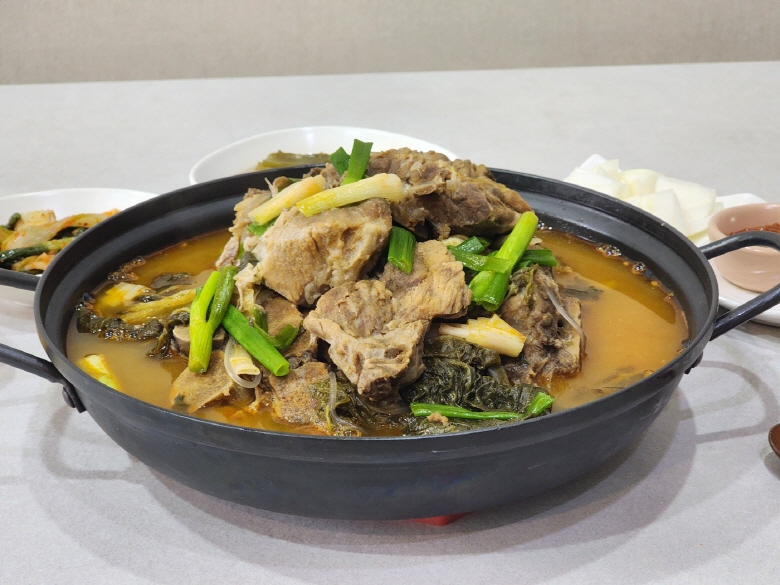 무료배송 폭탄 감자탕 3kg 대용량 밀키트 목뼈 우거지 - 상세 이미지 3