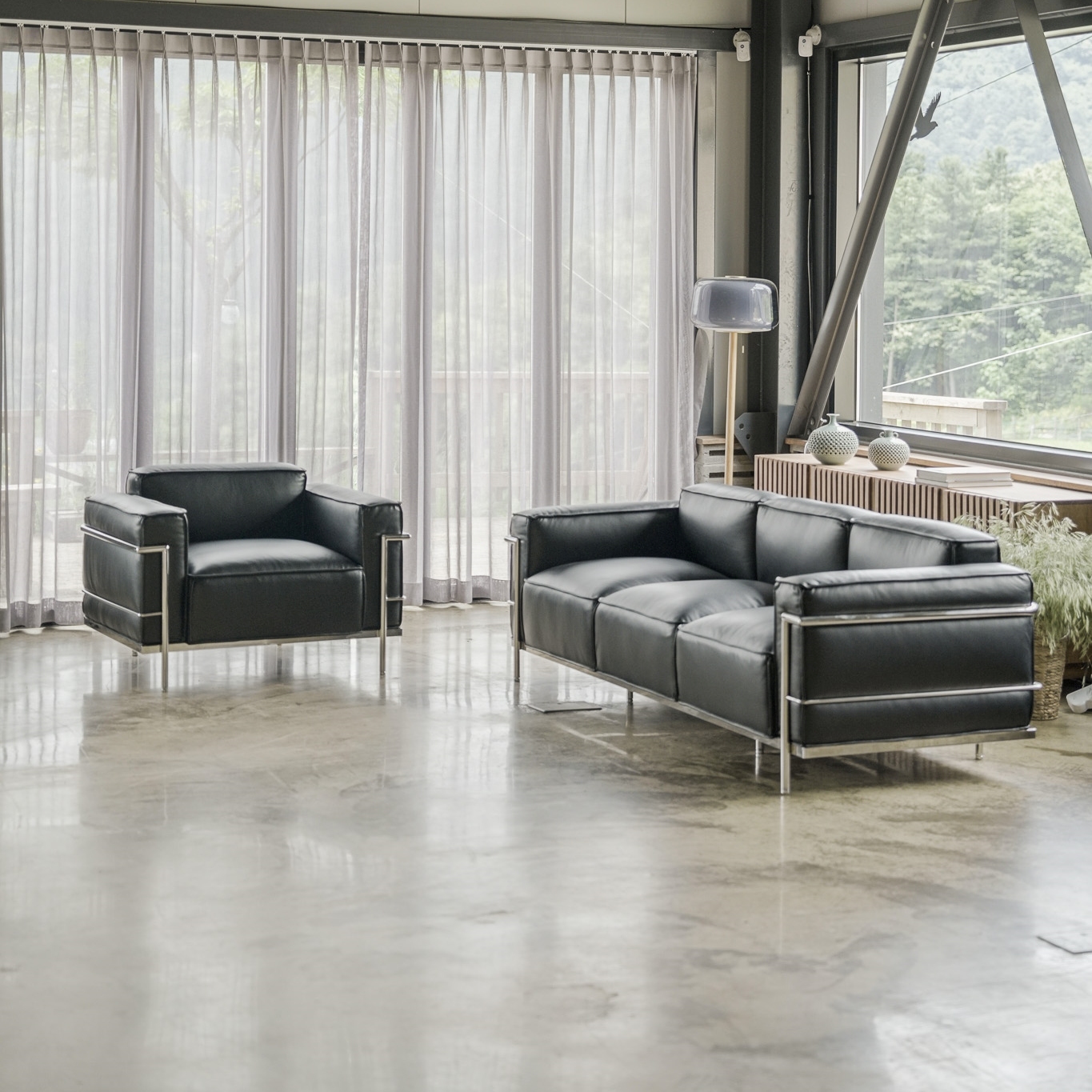 수아브 FLORA 천연 면피 가죽 소파 LC3 통가죽 소파 3인