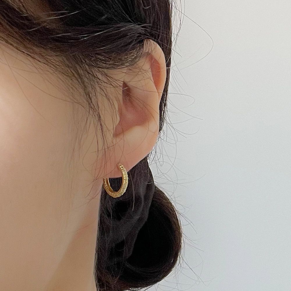 리플리 내추럴 텍스쳐 커팅 귀걸이 원터치 링 귀걸이 데일리 여자 친구 선물 14K 18K - 상세 이미지 4