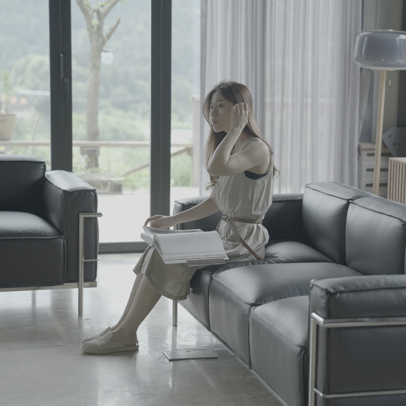 수아브 FLORA 천연 면피 가죽 소파 LC3 통가죽 소파 3인