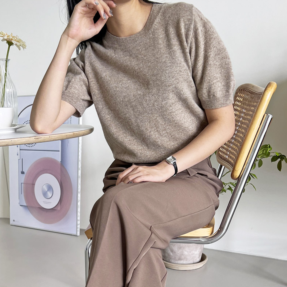 베이지색니트 퍼프 반팔 퍼프소매 봄 가을 라운드 니트