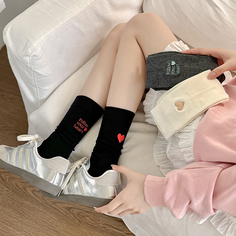 언밸런스 하트 양말 레터링 자수 데일리 루즈삭스 이미지 2