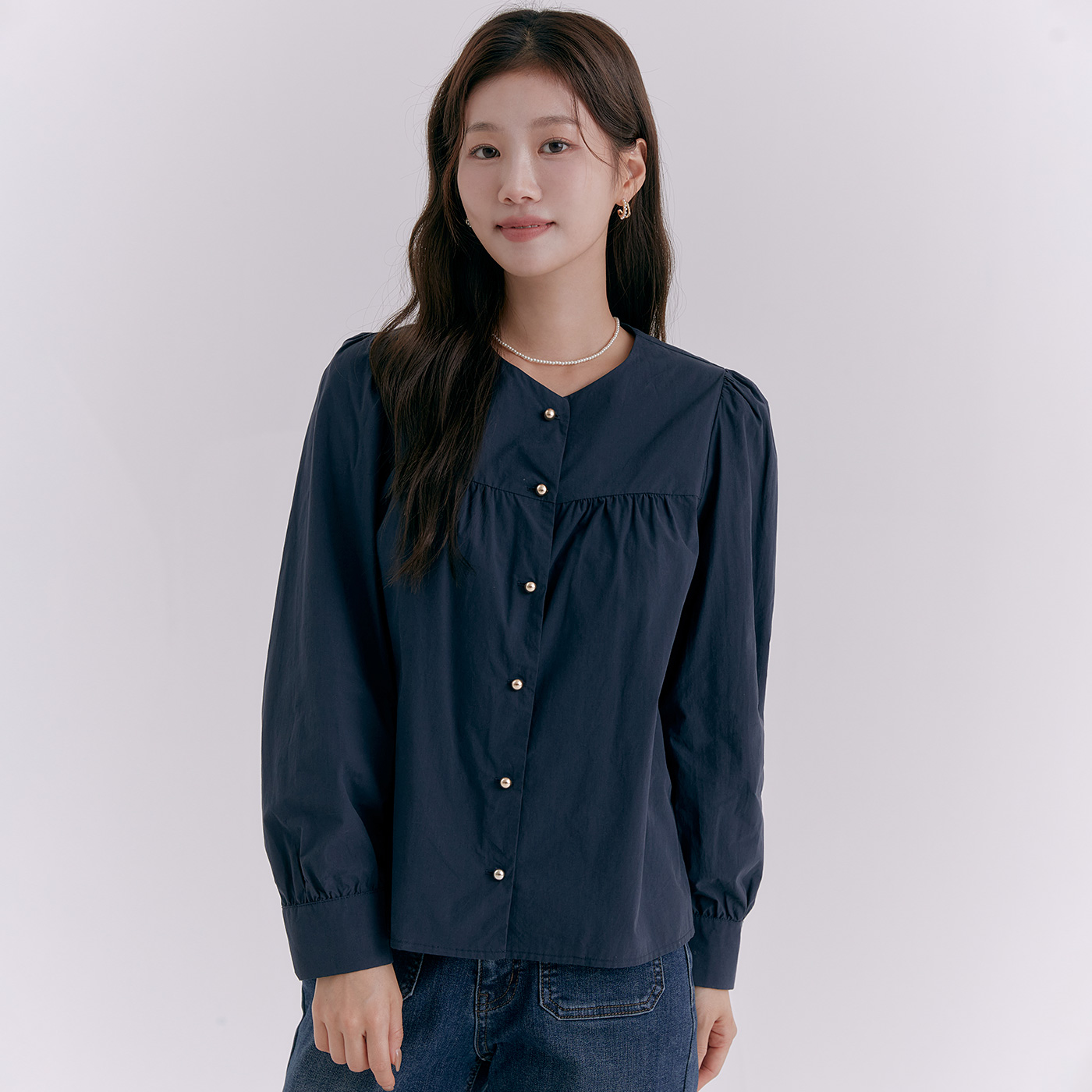 로엠 라운드넥 셔링 블라우스 RMBLE49R13 - 상세 이미지 2