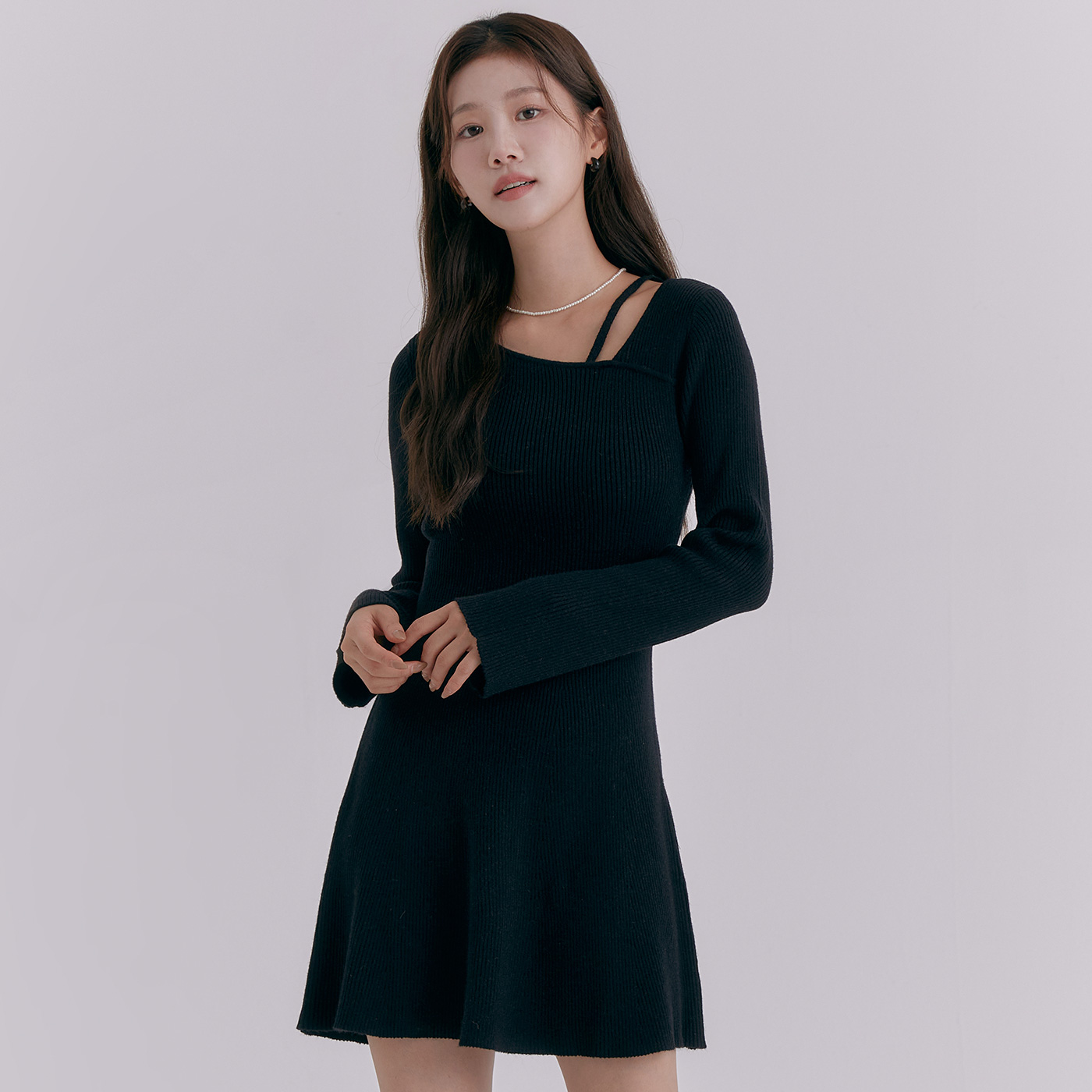 로엠 스트랩 스웨터 원피스 RMOKE4TR13 - 상품 이미지