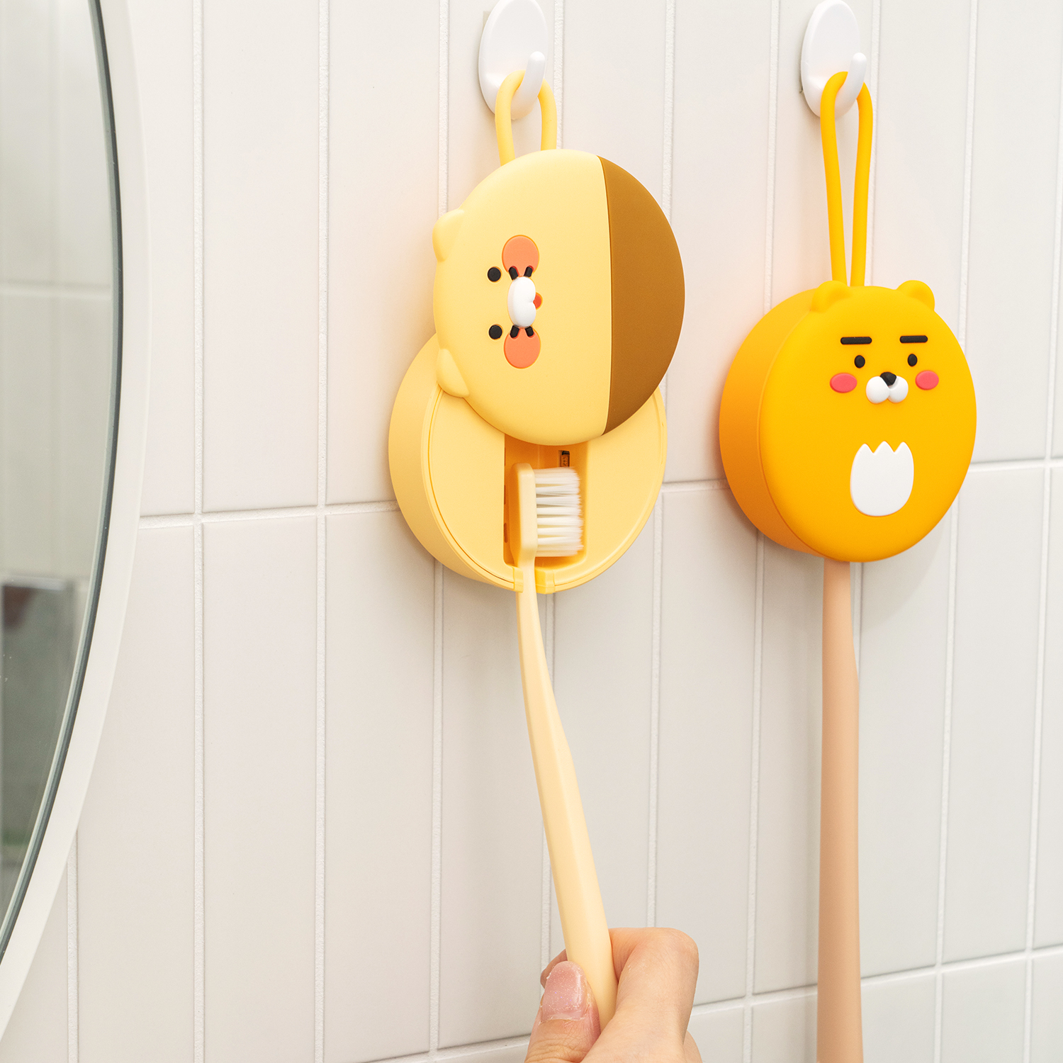 카카오프렌즈 휴대용 에그캡슐 UV 칫솔살균기 (춘식이) - 상품 이미지