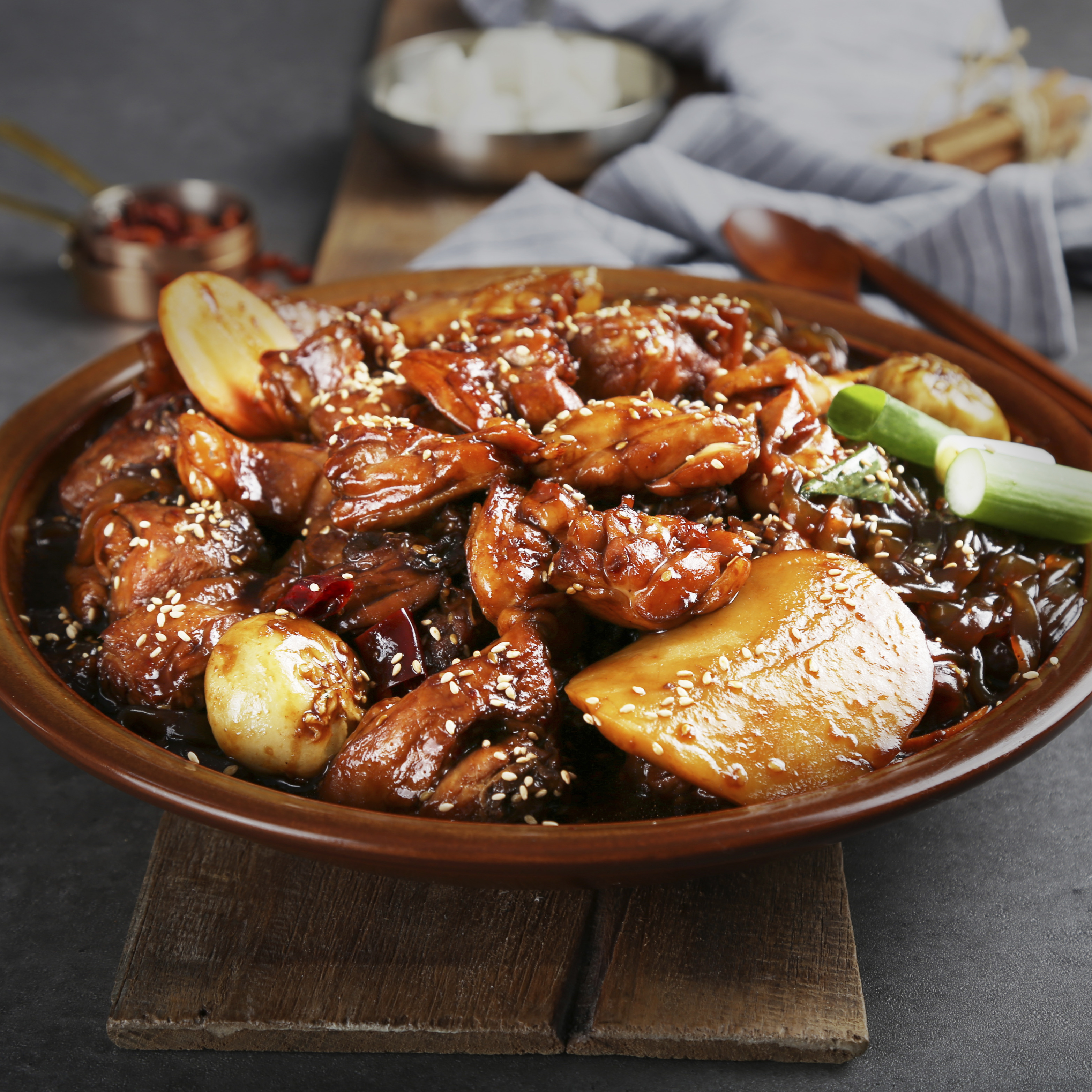 안동식 간장 찜닭 650g 즉석조리 간편식 고추장 순살 650g 캠핑음식 집들이음식 - 상품 이미지