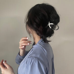 레이스룸 꼬임 볼드 메탈 올림머리 집게핀 국산 블랙(반광) 솔직 후기 | 실사용자 리뷰 분석 - 상품 이미지 4